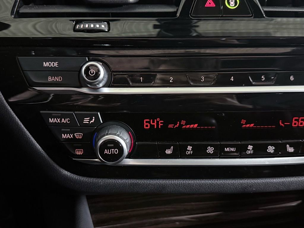 Used 2023 BMW 530e xDrive w/ Premium Package image 34