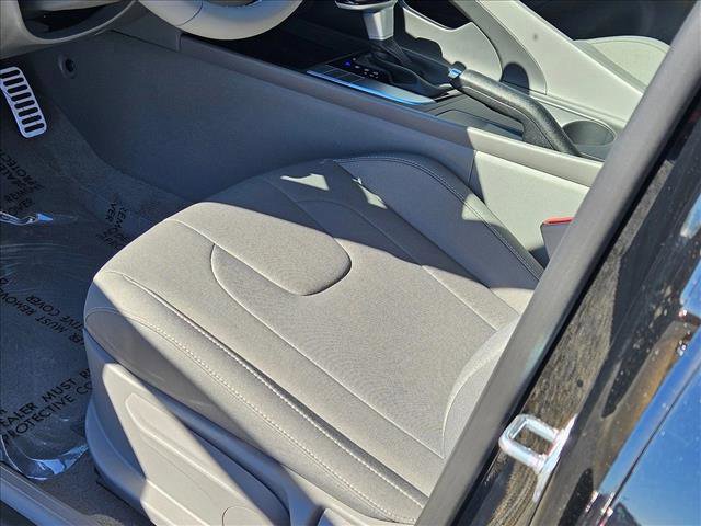 New 2025 Hyundai Elantra Sport image 4