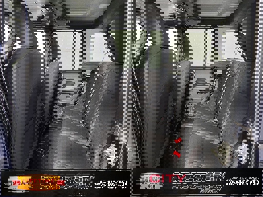 Used 2023 Jeep Wrangler Sahara image 26