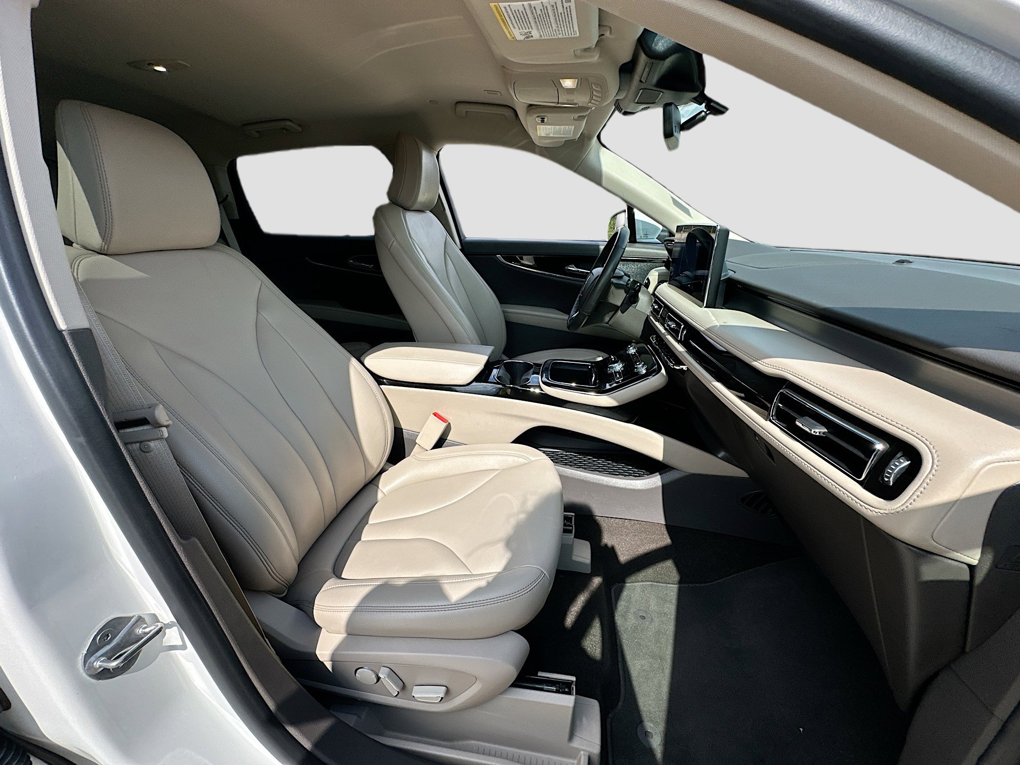 Used 2022 Lincoln Nautilus FWD w/ Premium Package image 27