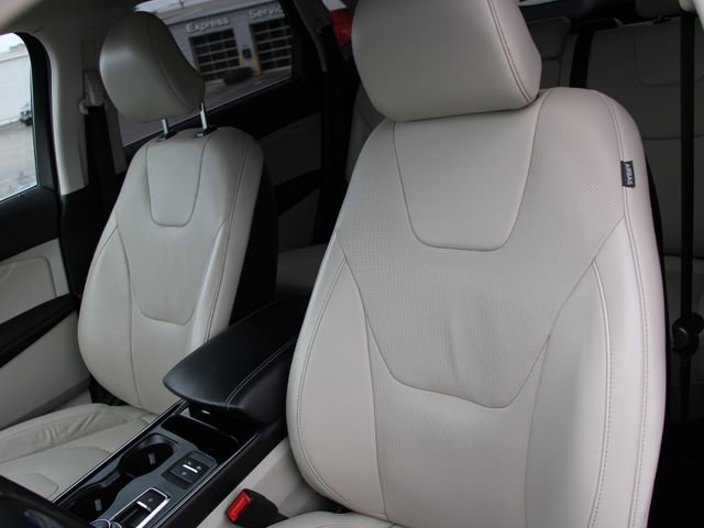 Used 2019 Ford Edge Titanium w/ Equipment Group 301A FWD image 5