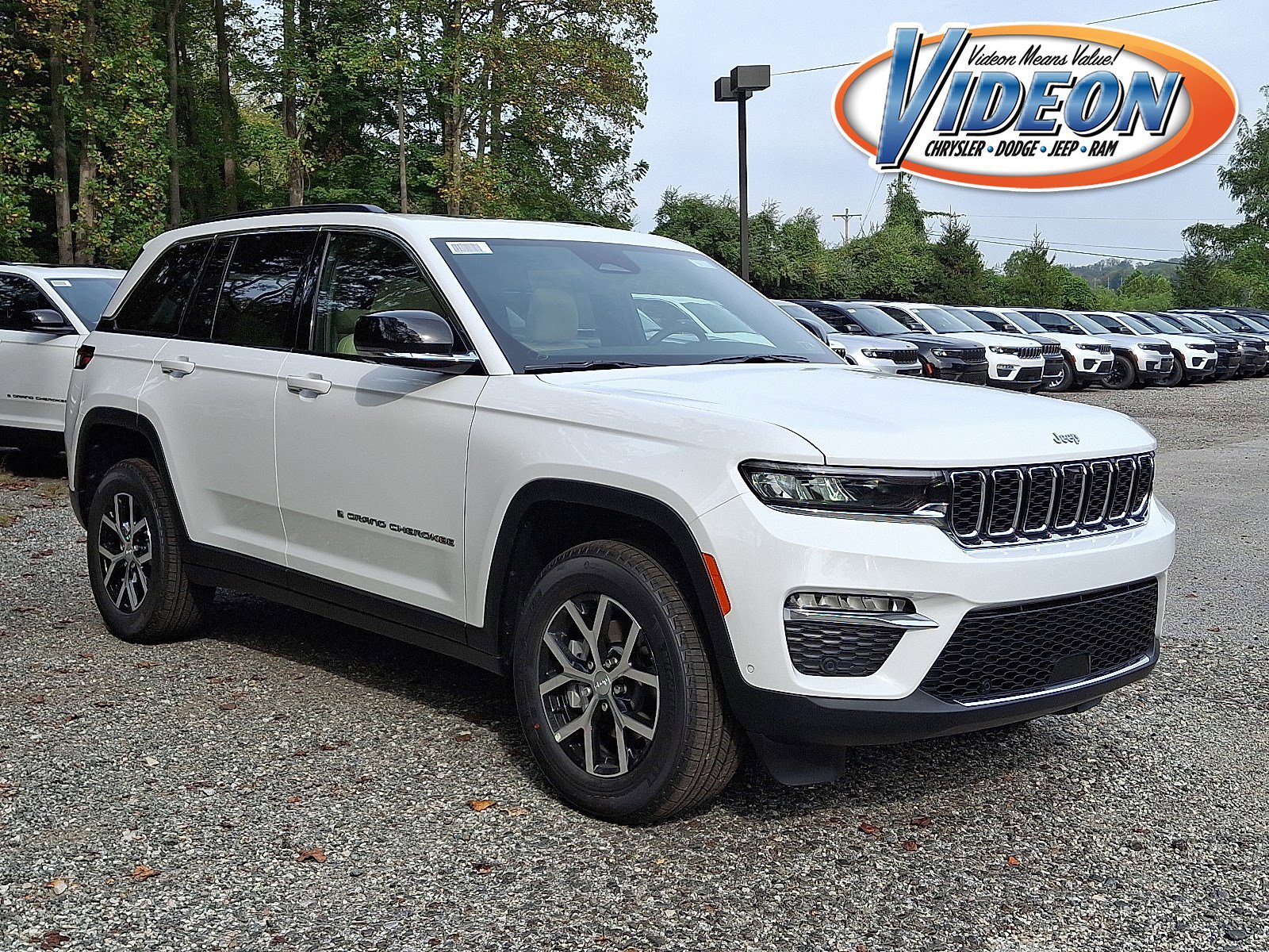 New 2025 Jeep Grand Cherokee Limited w/ Luxury Tech Group II image 1