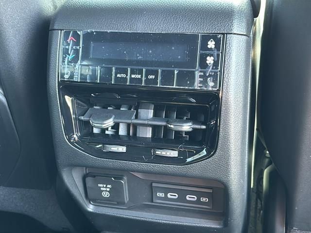 New 2026 Jeep Grand Cherokee L Limited w/ Limited Altitude Package AWD/4WD image 43