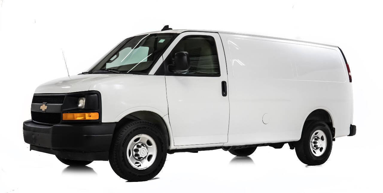 Used 2017 Chevrolet Express 2500 RWD image 2