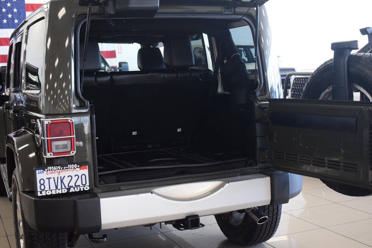 Used 2015 Jeep Wrangler Unlimited Sahara w/ Dual Top Group AWD/4WD image 32