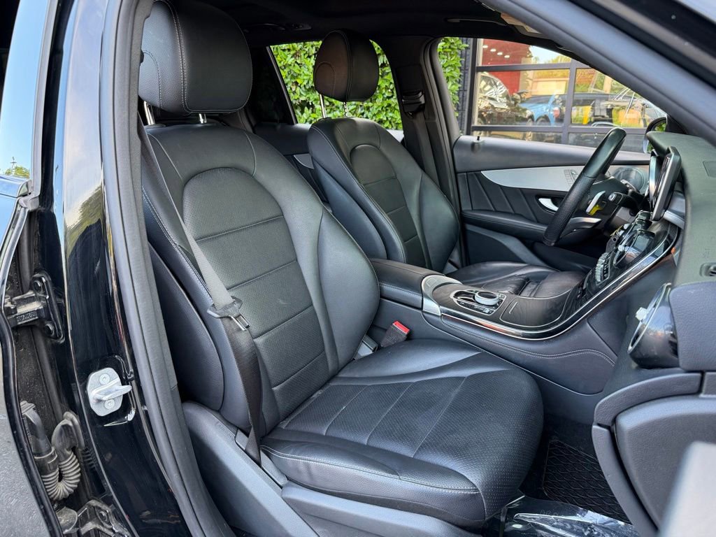 Used 2019 Mercedes-Benz GLC 300 4MATIC image 34