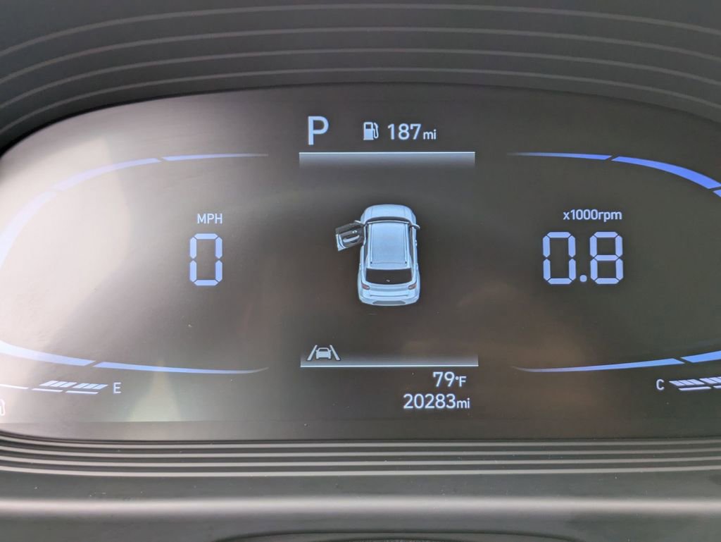 Used 2025 Hyundai Venue SEL image 16