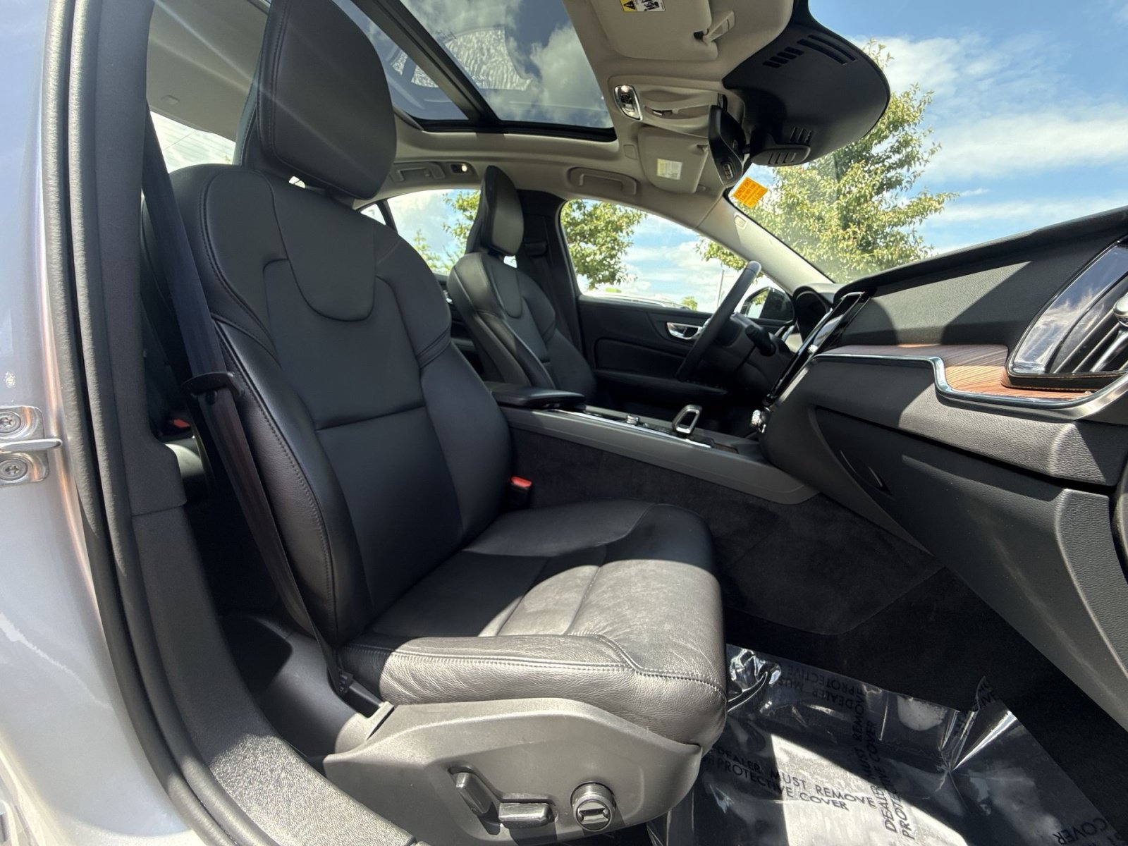 Certified 2022 Volvo S60 B5 Momentum w/ Premium Package FWD image 34