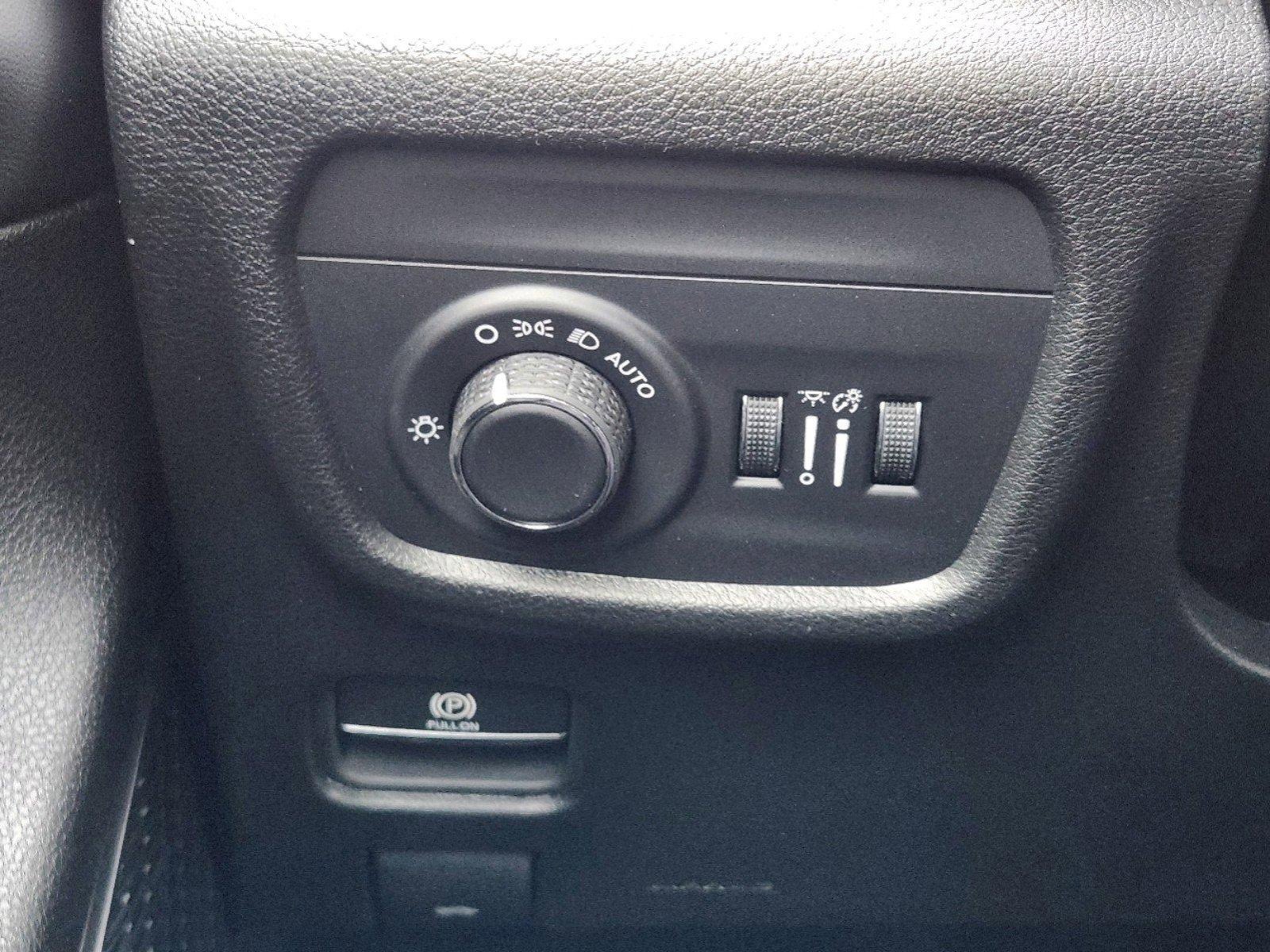 New 2025 Jeep Grand Cherokee Altitude image 32