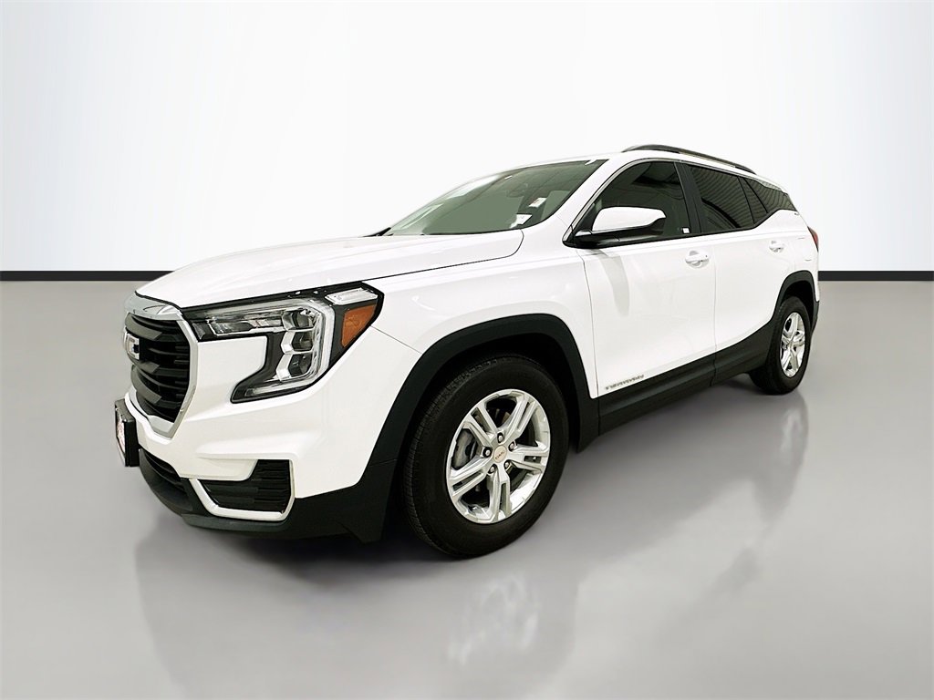 Used 2023 GMC Terrain SLE w/ Driver Convenience Package image 3