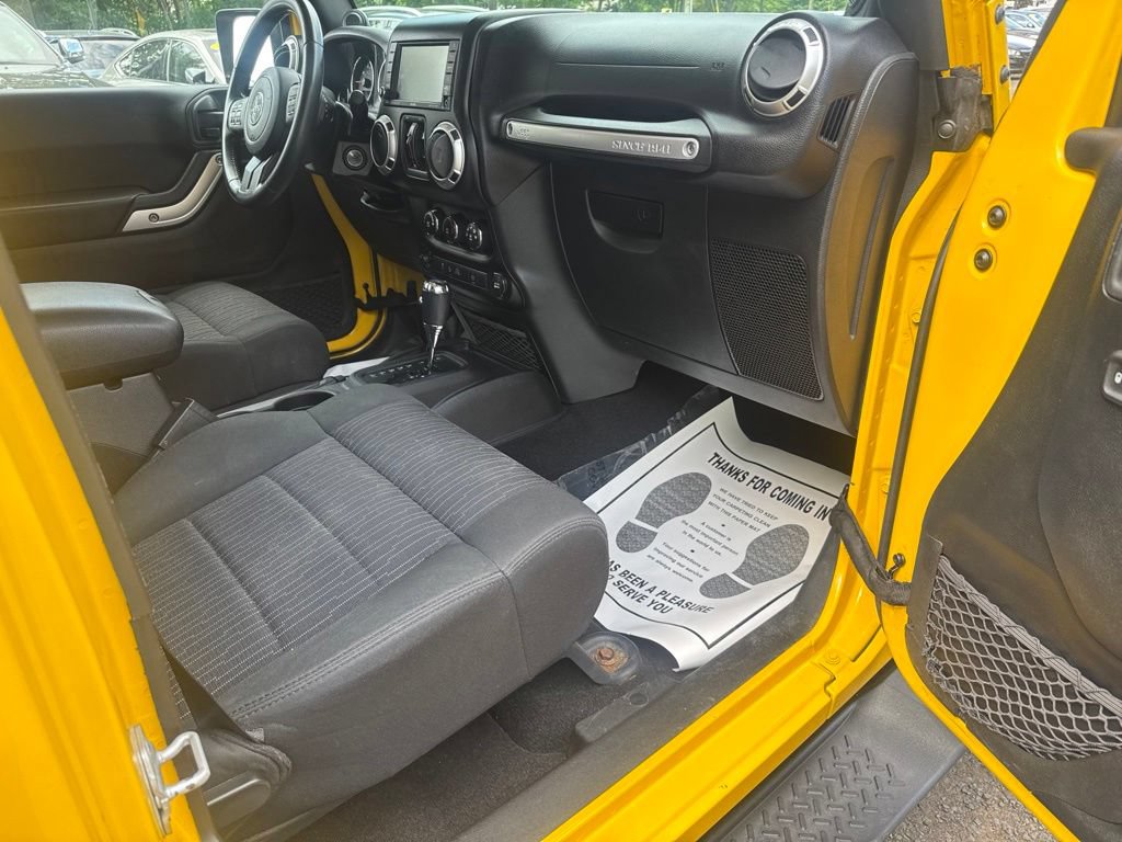 Used 2011 Jeep Wrangler Unlimited Sahara w/ Dual Top Group AWD/4WD image 35