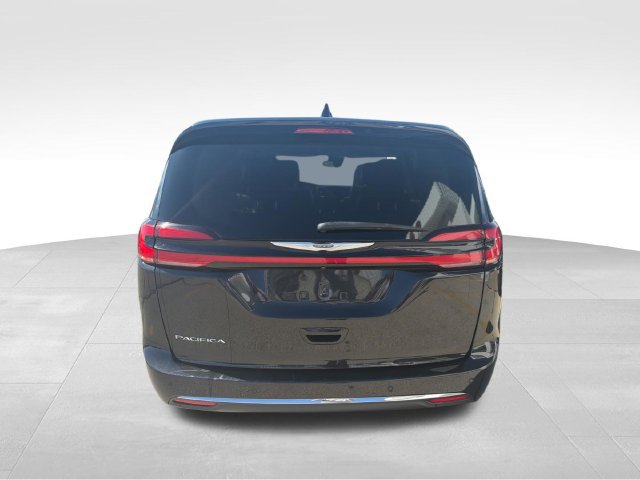 Used 2024 Chrysler Pacifica Touring-L FWD image 7