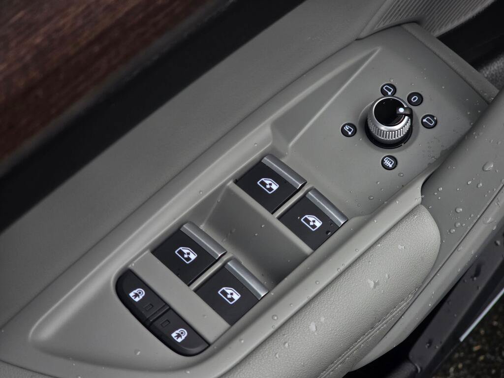 Used 2021 Audi Q5 Prestige w/ Prestige Package AWD/4WD image 39