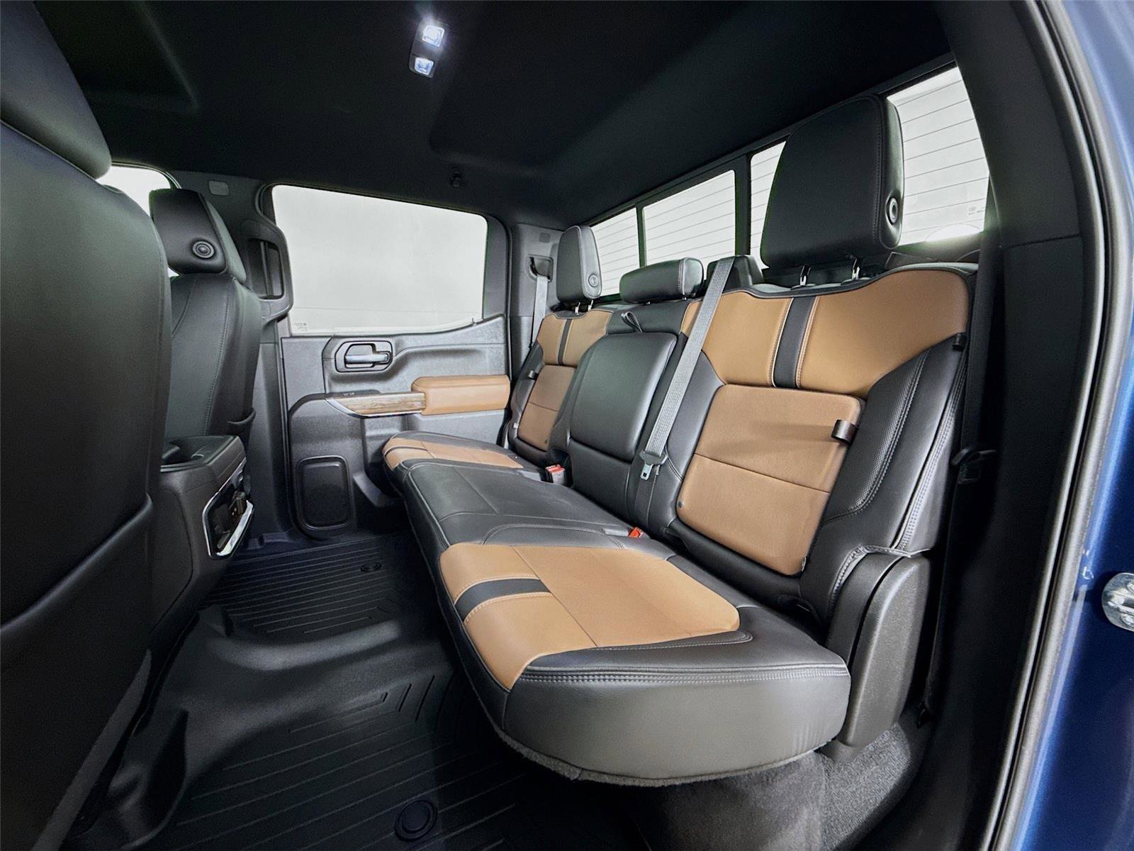 Used 2022 Chevrolet Silverado 1500 High Country w/ Technology Package image 25