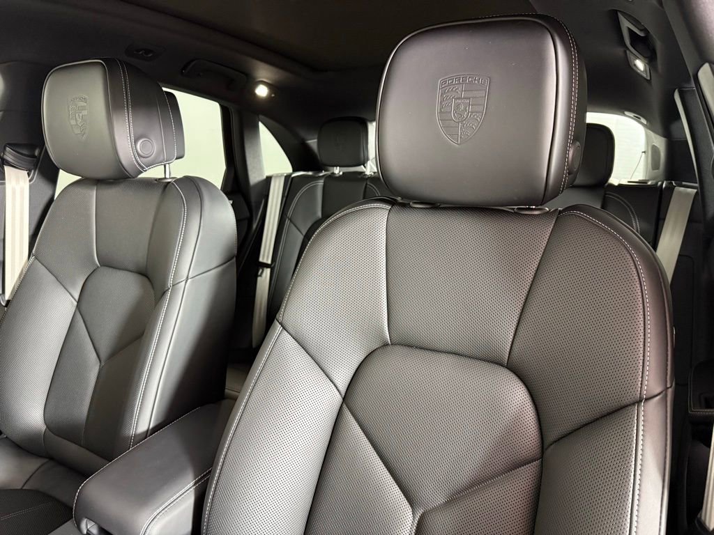 New 2025 Porsche Macan image 5