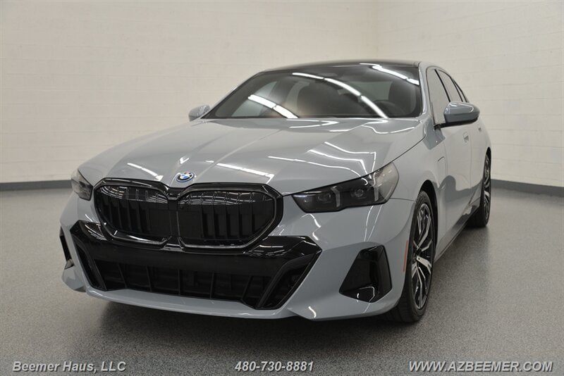 Used 2025 BMW 550e xDrive w/ Premium Package AWD/4WD image 1