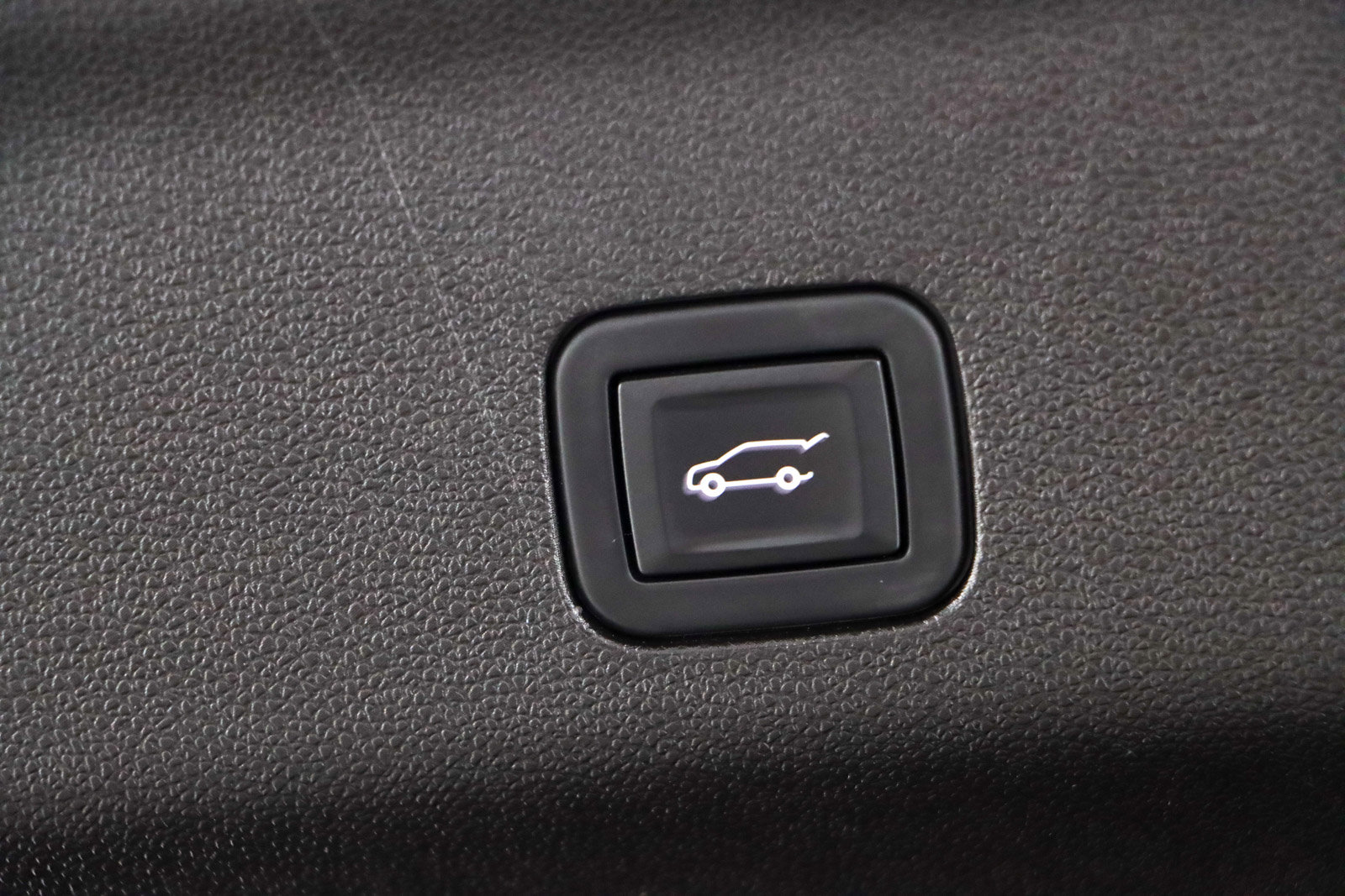 Used 2021 Chevrolet Suburban Premier w/ Premium Package image 36