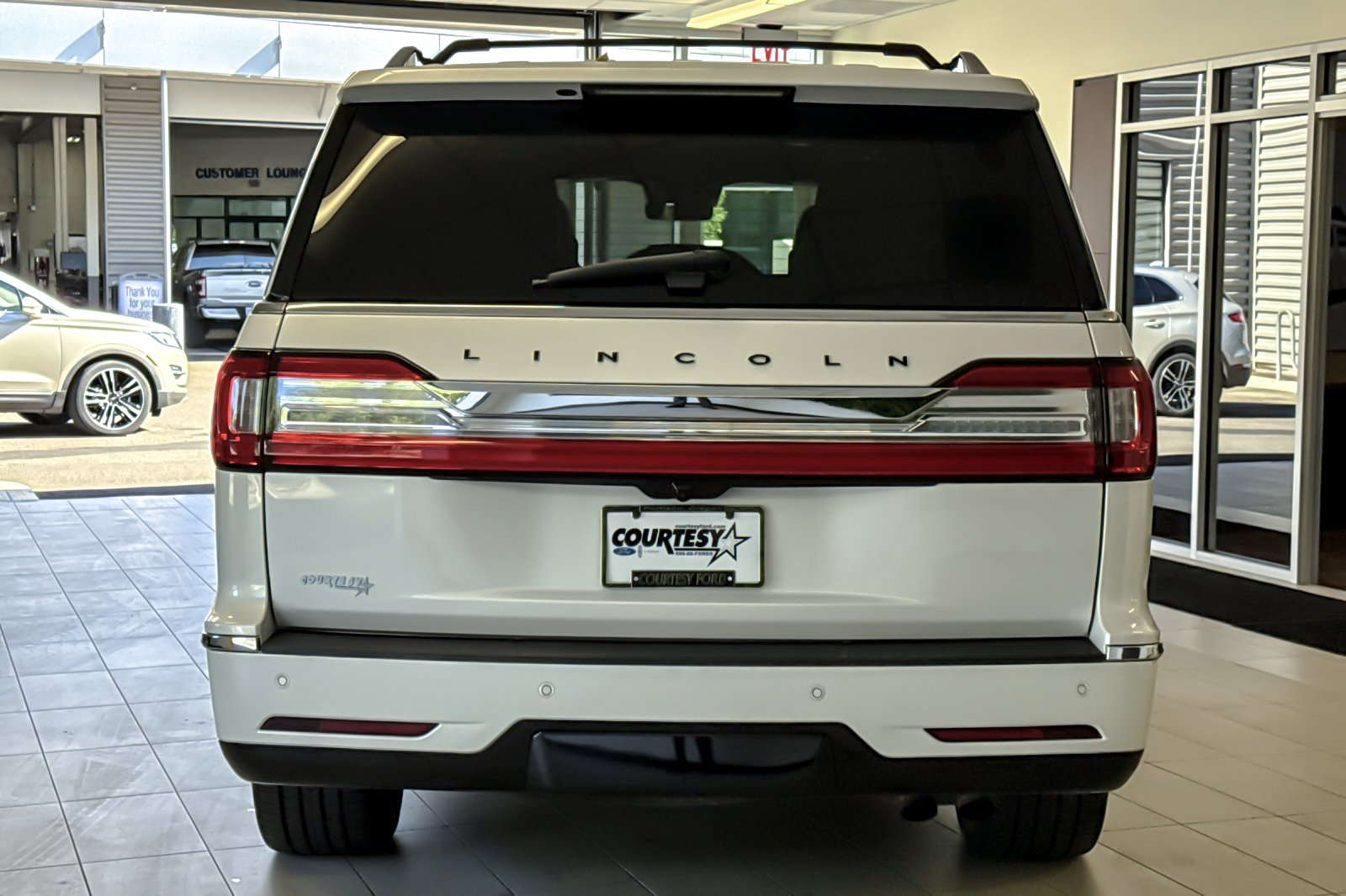 Used 2019 Lincoln Navigator L Reserve AWD/4WD image 5