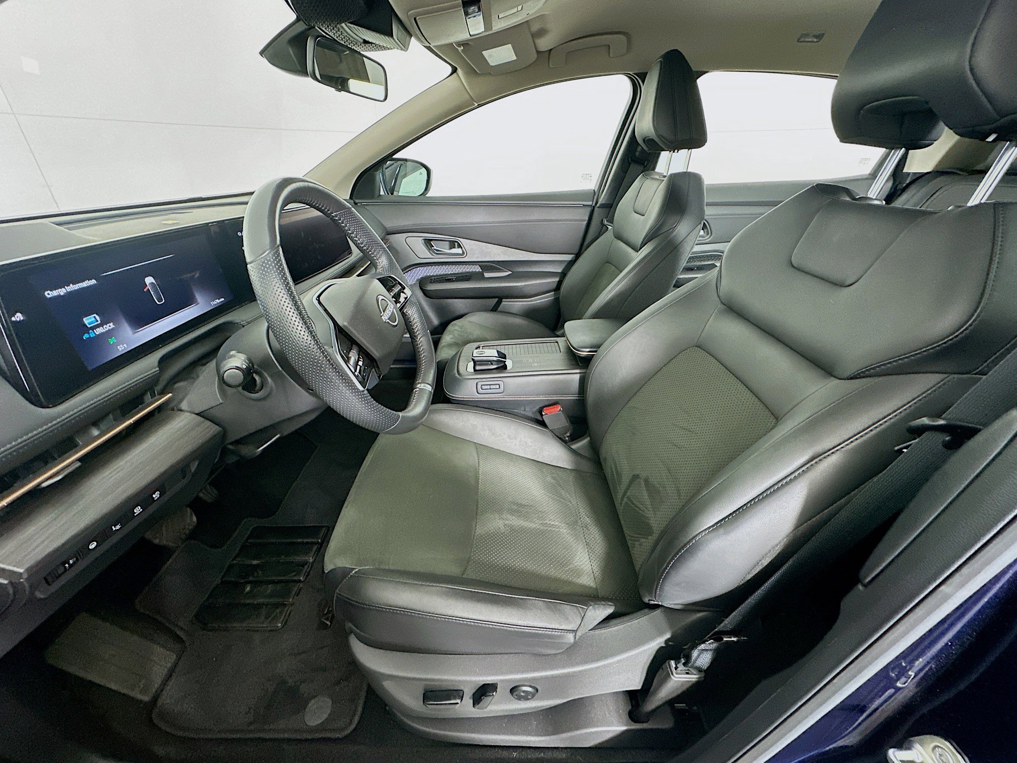 Used 2024 Nissan Ariya AWD image 13