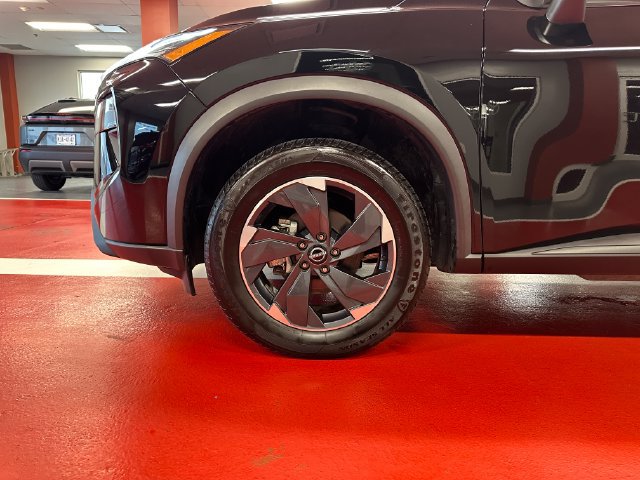 Used 2024 Nissan Rogue SV AWD/4WD image 28