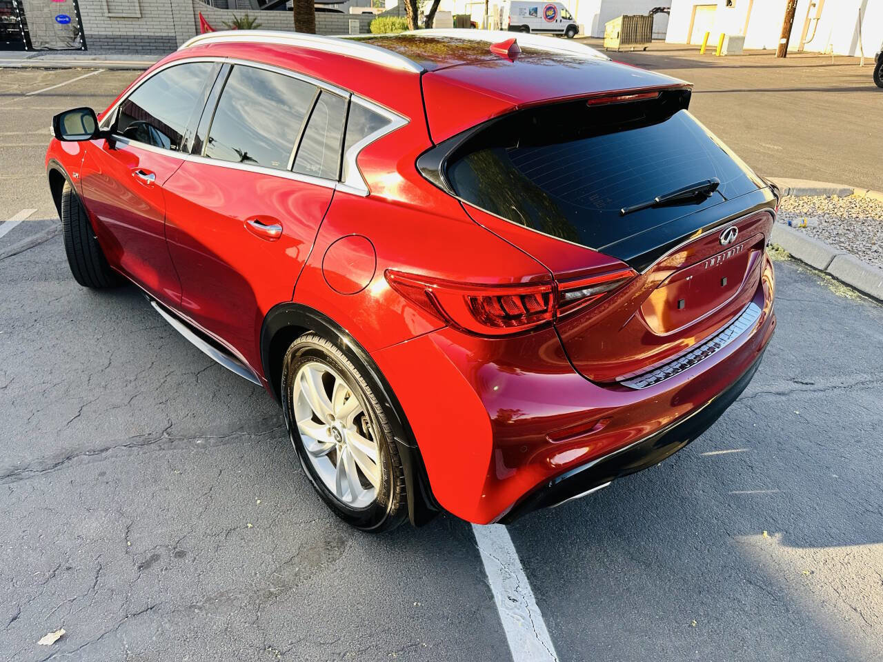 Used 2019 INFINITI QX30 w/ Navigation Package image 7