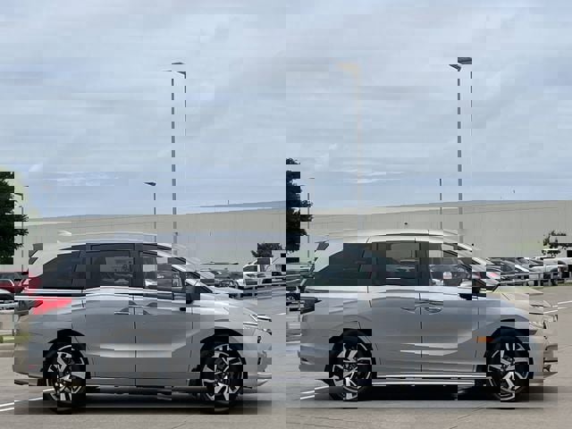 Used 2022 Honda Odyssey Touring image 3