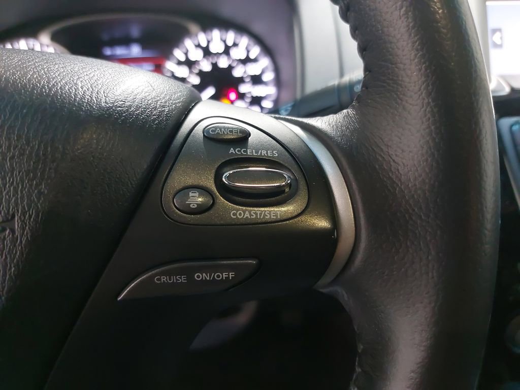 Used 2020 Nissan Pathfinder SV image 19