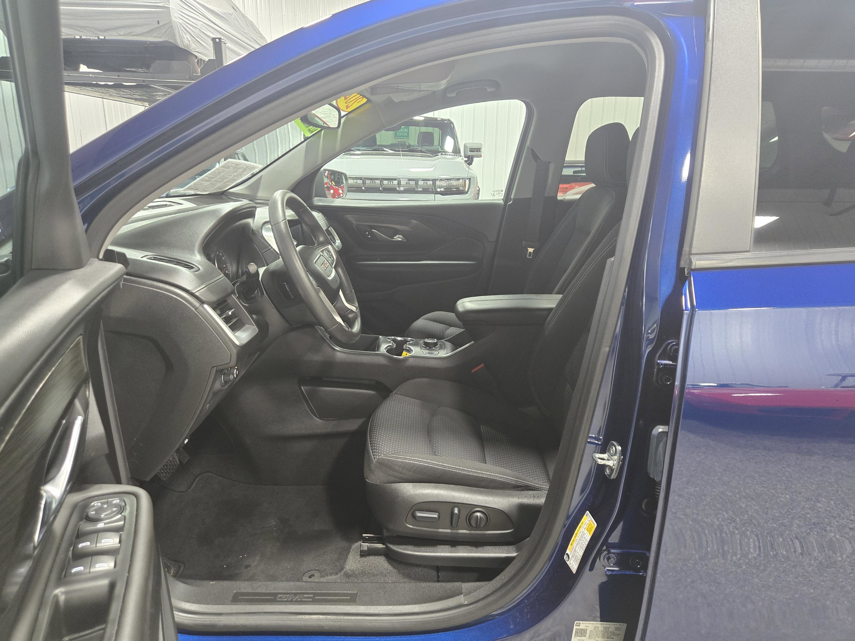 Certified 2022 GMC Terrain SLE w/ Driver Convenience Package image 12