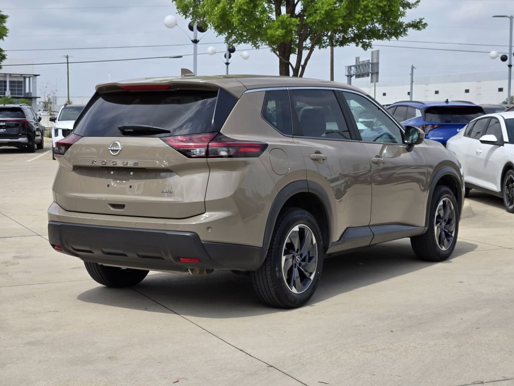 Used 2025 Nissan Rogue SV AWD/4WD image 3