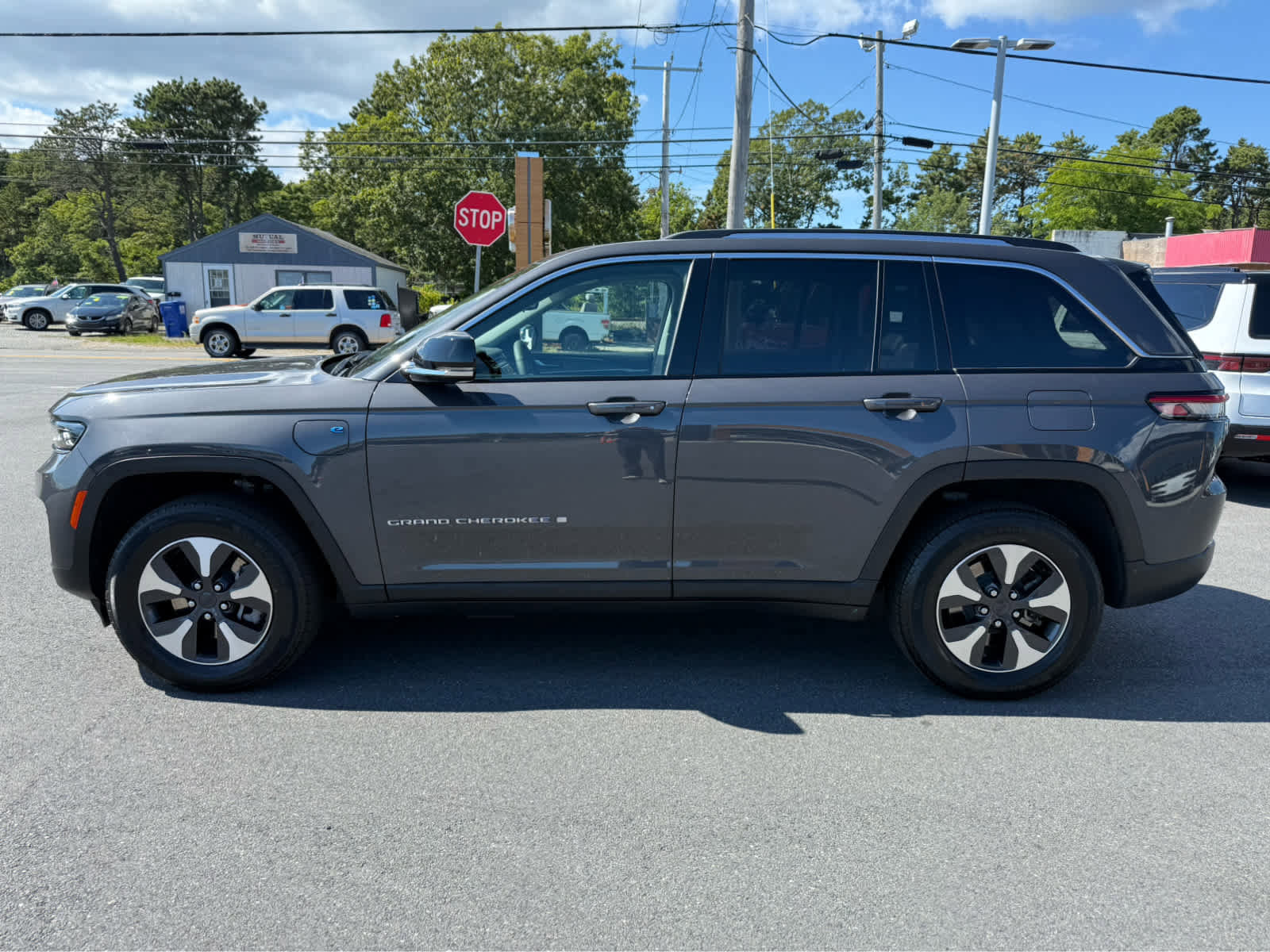 Used 2023 Jeep Grand Cherokee 4WD 4xe image 4