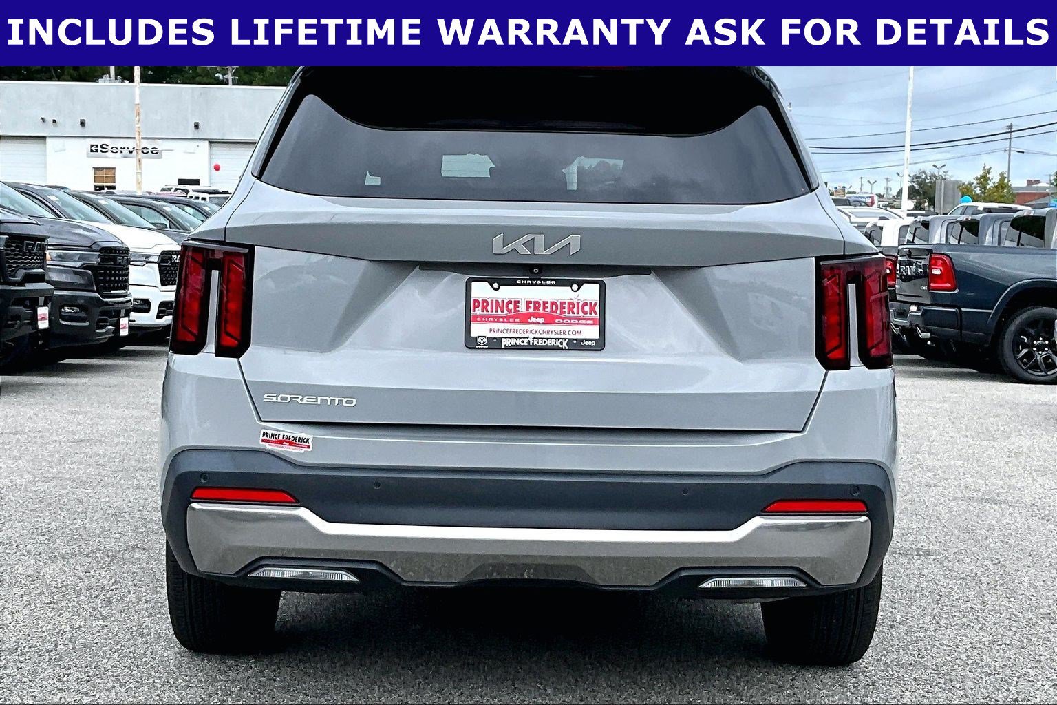 Used 2025 Kia Sorento S FWD image 4