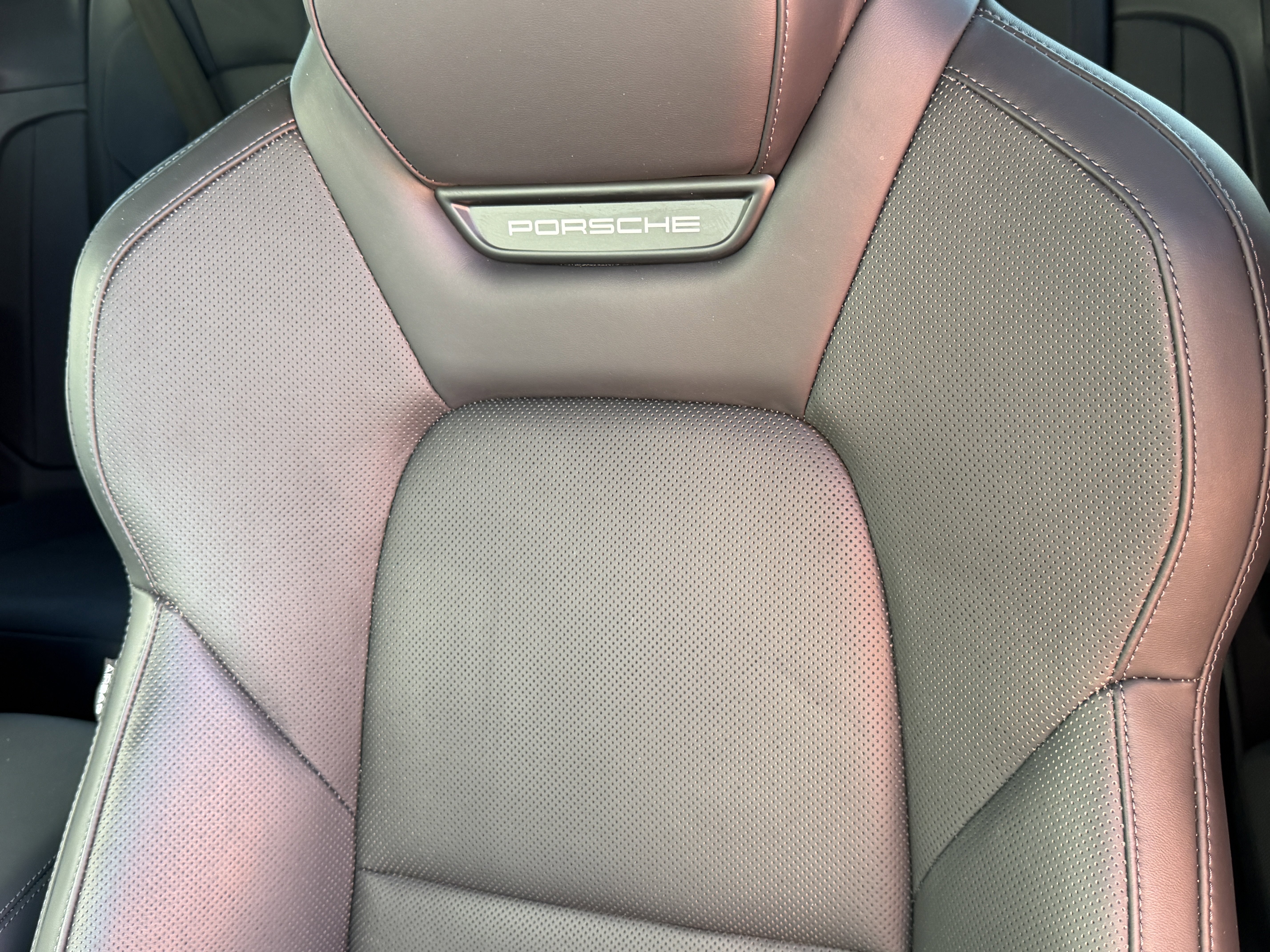 Certified 2025 Porsche Macan Electric image 5