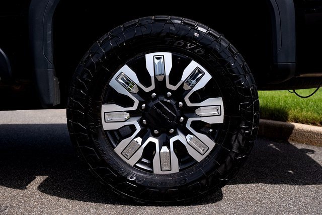 Used 2024 GMC Sierra 3500 Denali w/ Denali Reserve Package image 17