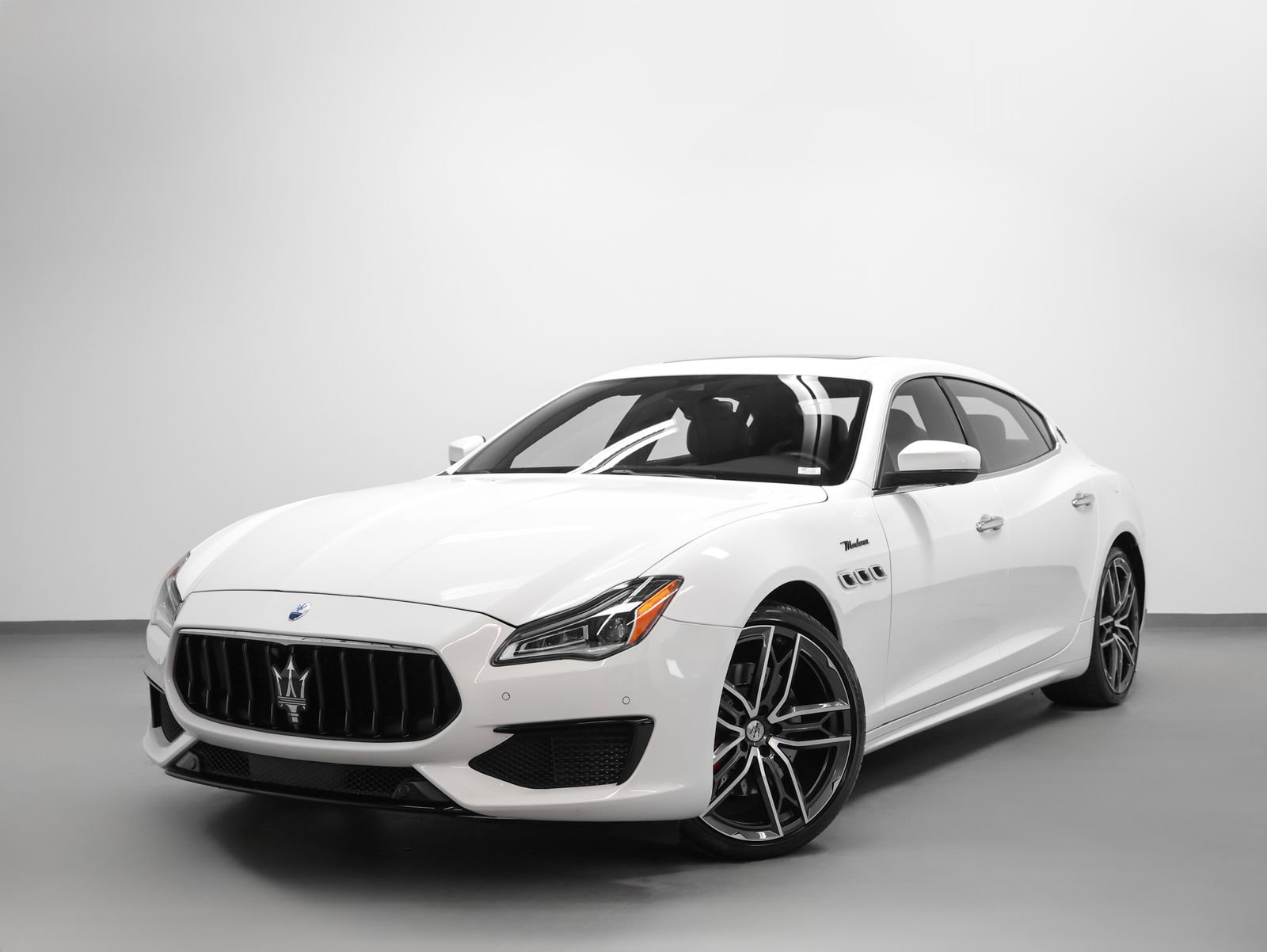 Used 2023 Maserati Quattroporte Modena RWD image 1
