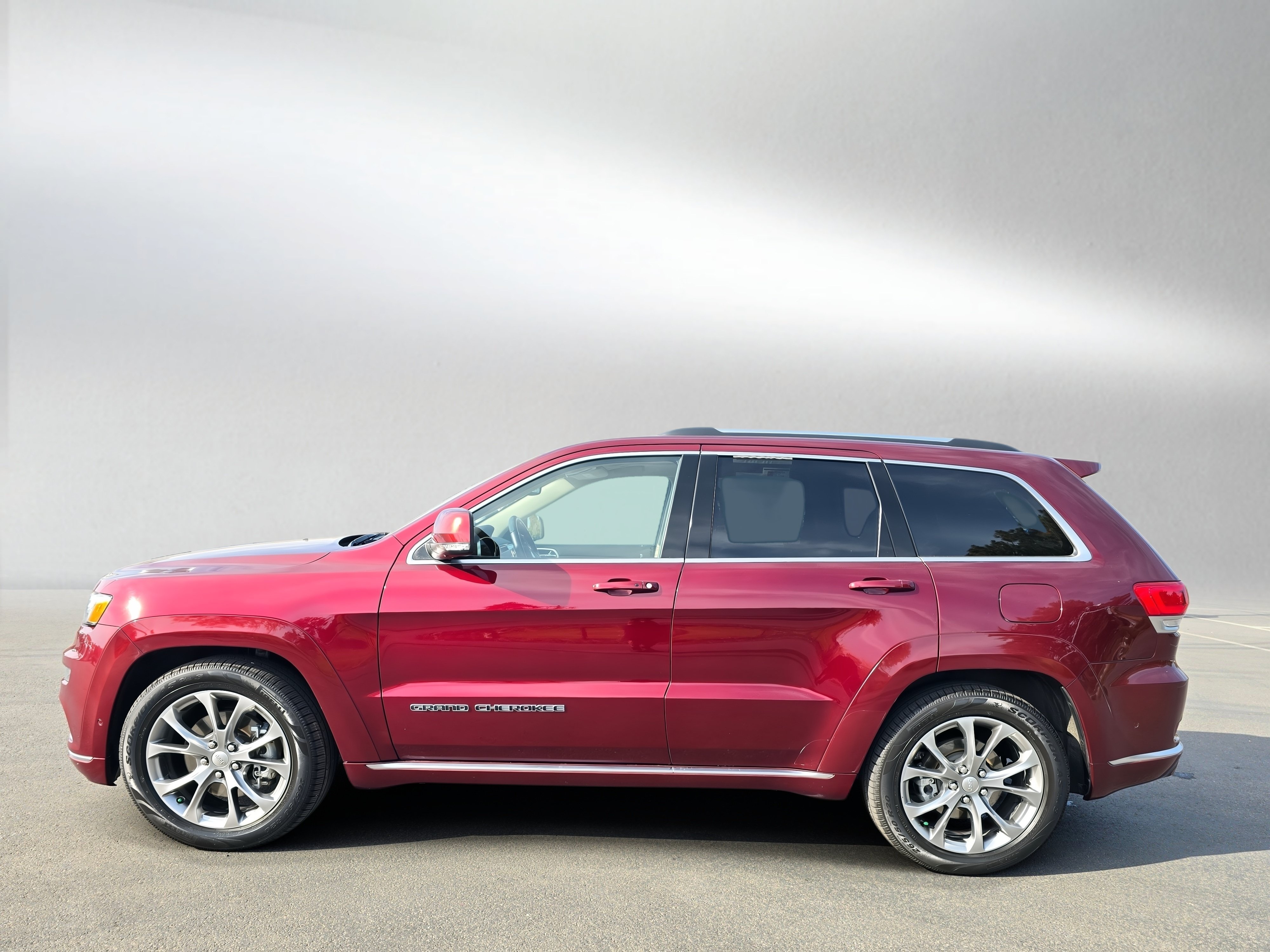 Used 2021 Jeep Grand Cherokee Summit w/ Platinum Series Group AWD/4WD image 2