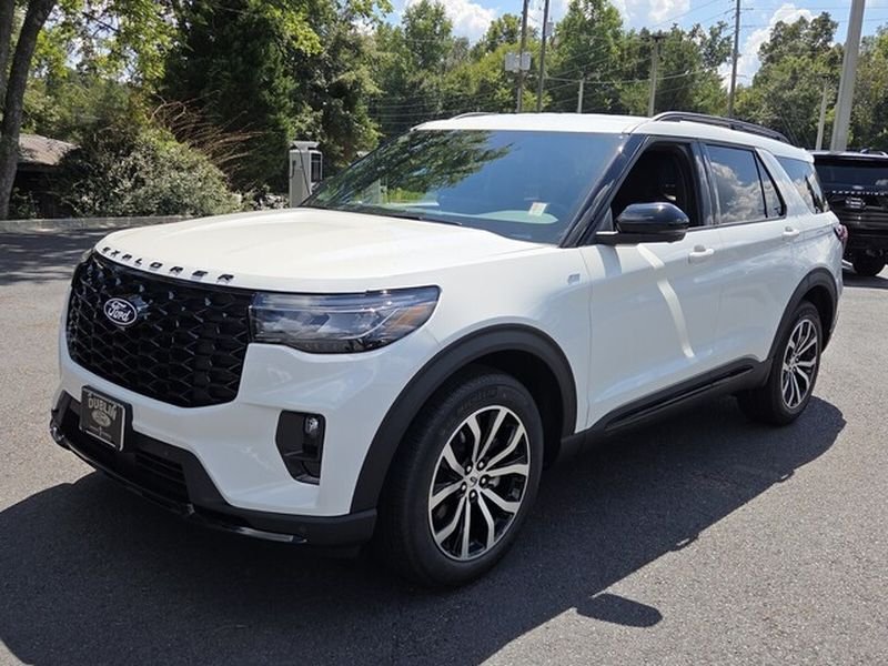 New 2027 Ford Explorer ST-Line w/ Premium Package RWD image 3