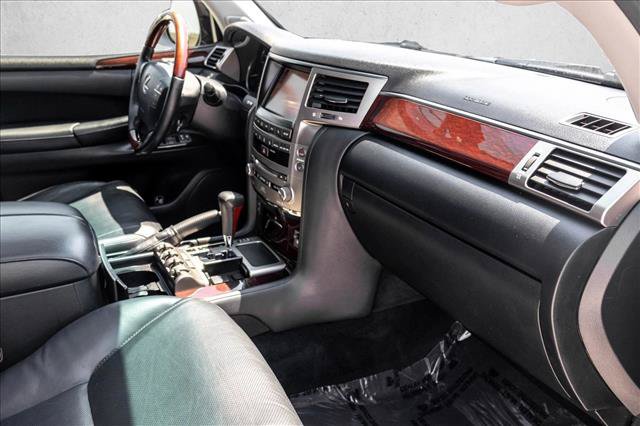 Used 2013 Lexus LX 570 4WD w/ Luxury Pkg image 26