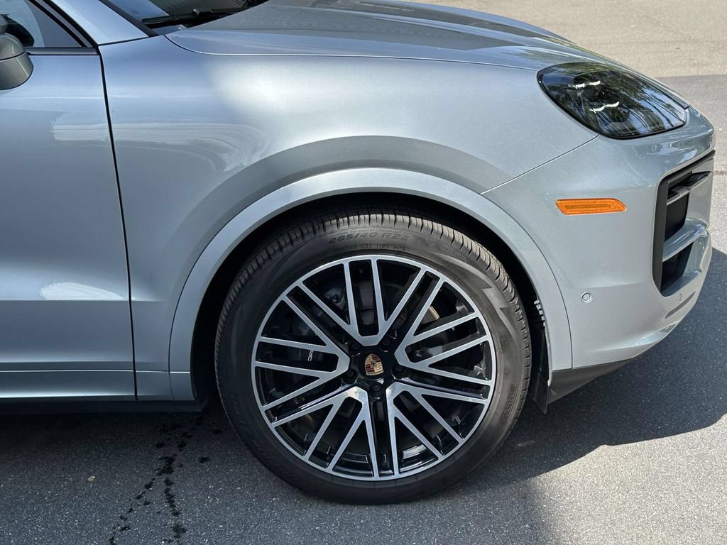 Certified 2026 Porsche Cayenne AWD/4WD image 9