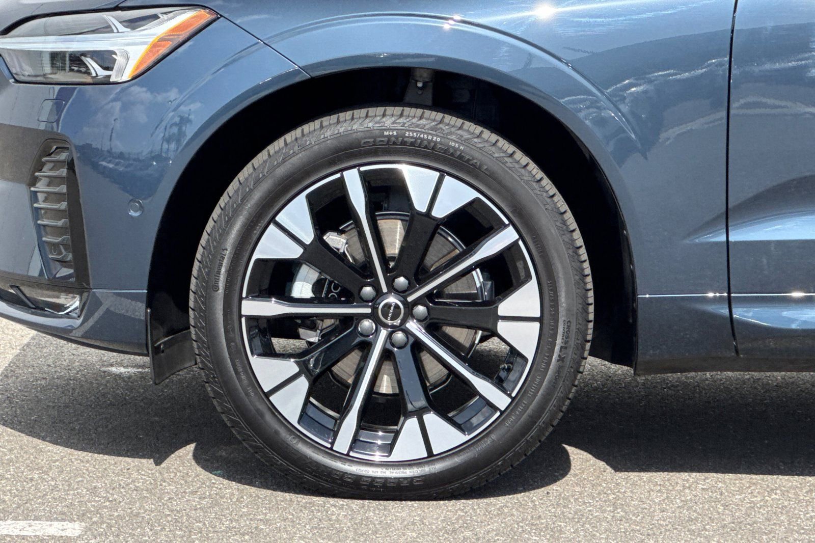 Certified 2026 Volvo XC60 B5 Plus w/ Protection Package Premier AWD/4WD image 32