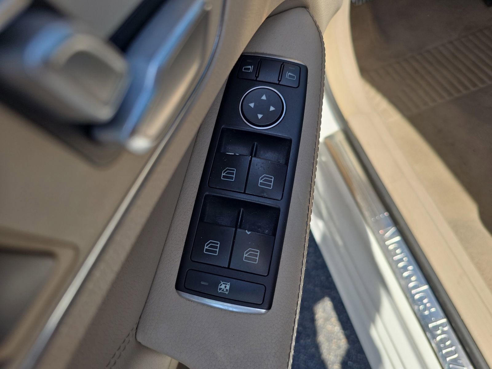 Used 2014 Mercedes-Benz E 350 4MATIC Sedan image 14