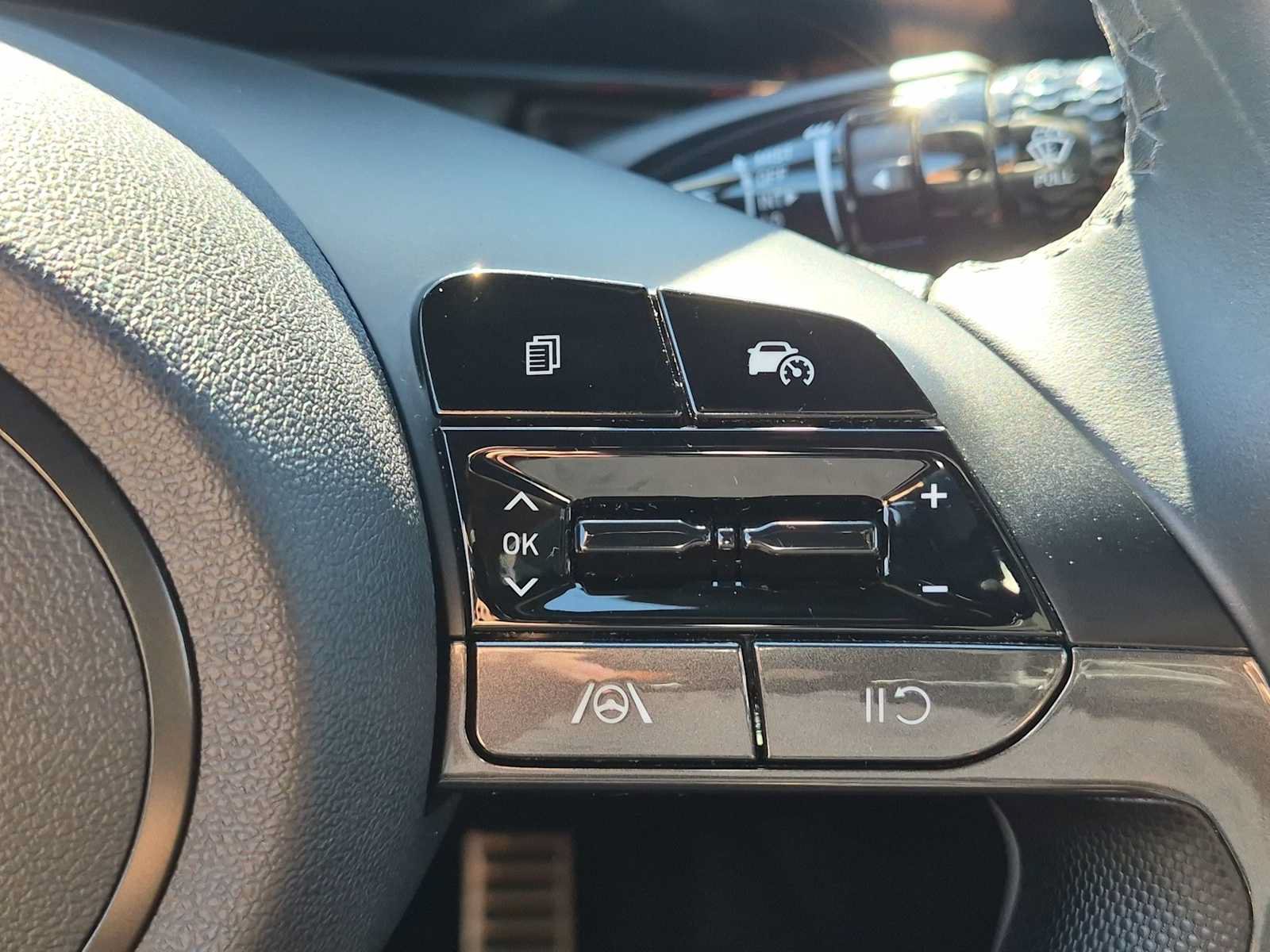Used 2025 Hyundai Elantra SEL FWD image 23