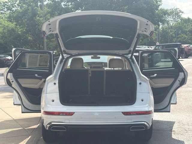 Used 2023 Audi Q5 2.0T Premium w/ Convenience Package AWD/4WD image 11