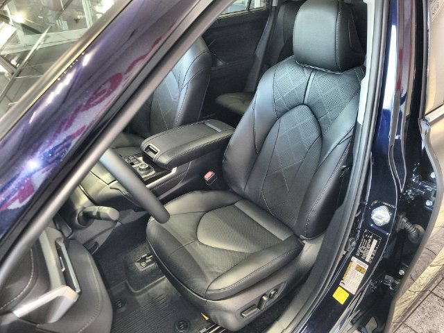 New 2026 Toyota Highlander Platinum AWD/4WD image 11