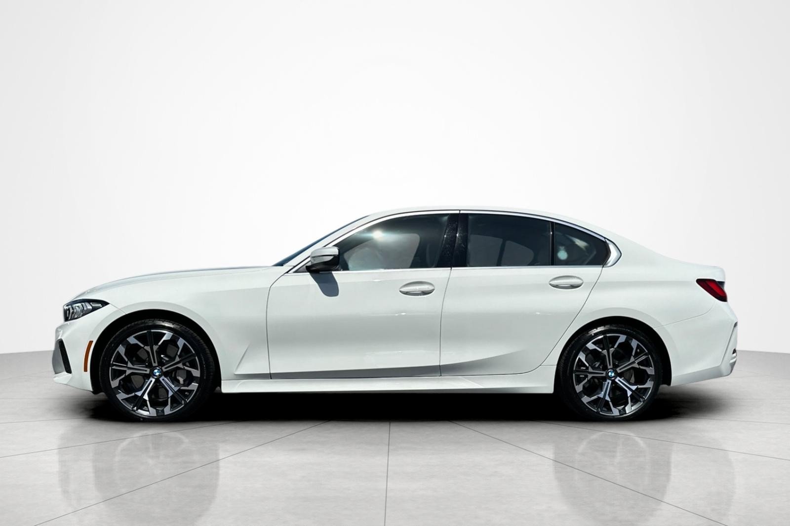 Used 2026 BMW 330i Sedan w/ Premium Package RWD image 2