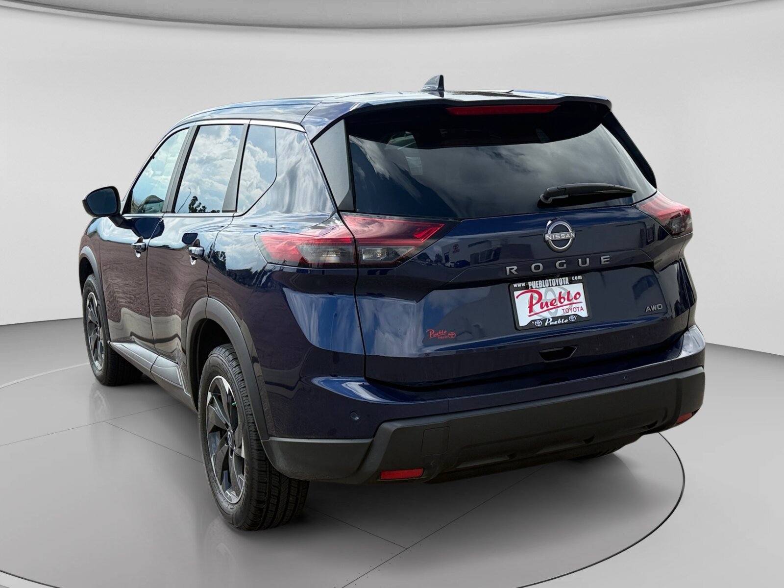 Used 2025 Nissan Rogue SV AWD/4WD image 3