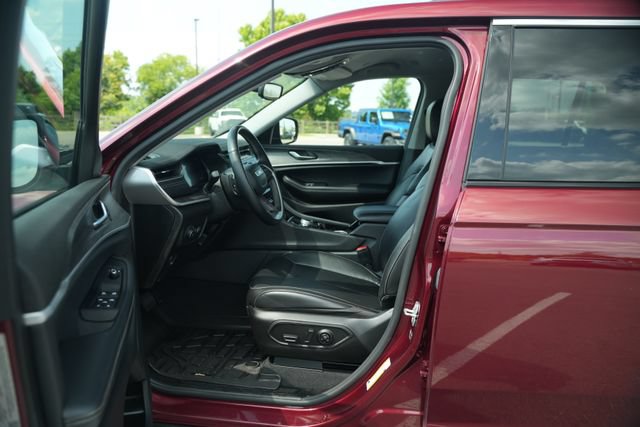 Used 2022 Jeep Grand Cherokee L Limited AWD/4WD image 12