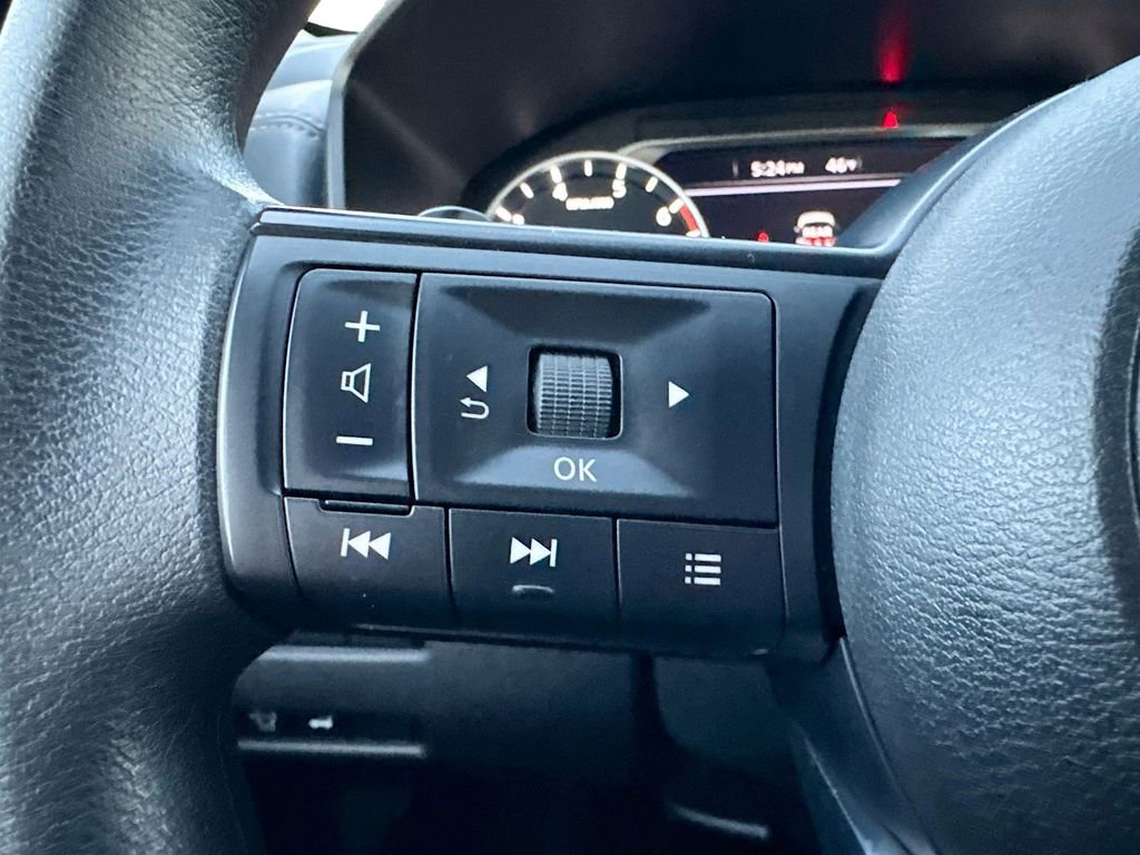 Used 2024 Nissan Rogue SV image 9