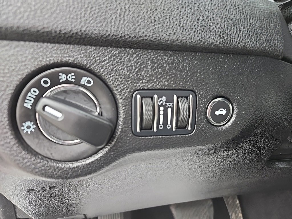 Certified 2023 Chrysler 300 Touring image 19