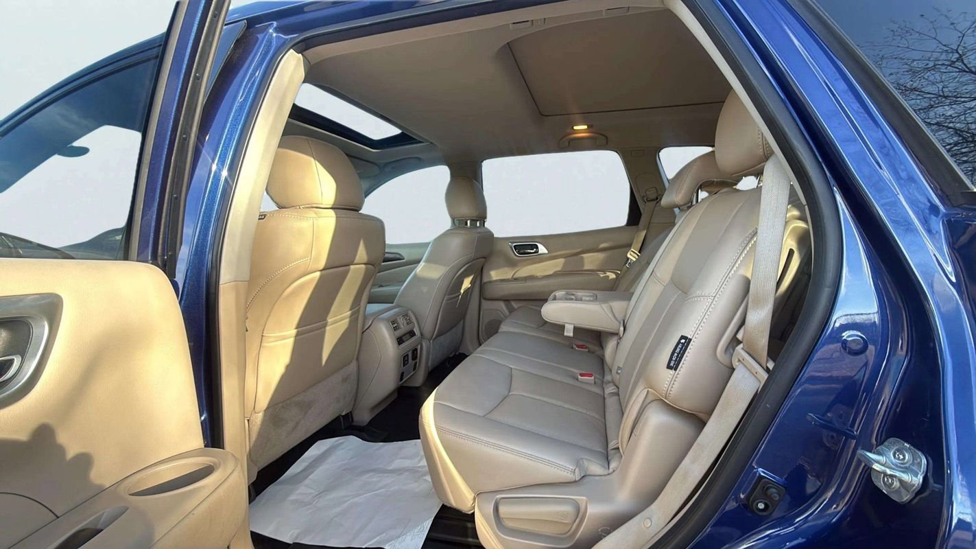 Used 2018 Nissan Pathfinder Platinum w/ Cargo Package image 17