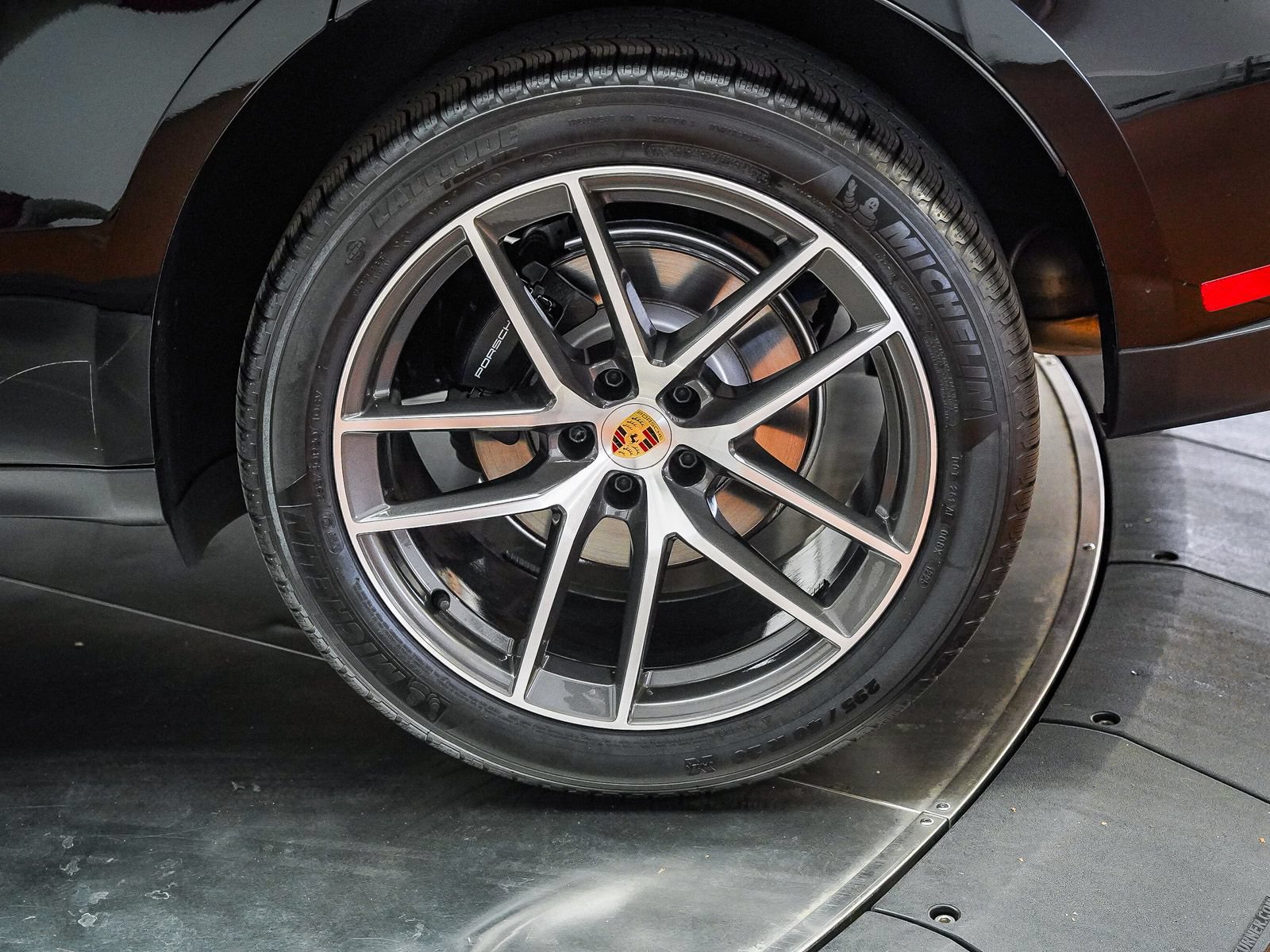 Certified 2026 Porsche Macan AWD/4WD image 14